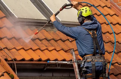Démoussage et hydrofuge de toiture à Bratte